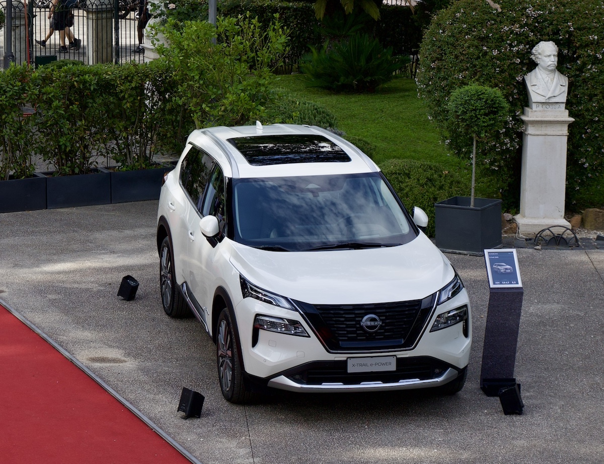 Nissan e-POWER riceve il premio TEOS dalla rivista Quattroruote Nissan e-POWER riceve il premio TEOS dalla rivista Quattroruote