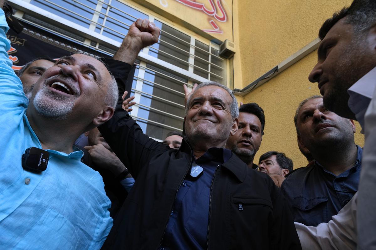 Iran, Masoud Pezeshkian vince al ballottaggio le elezioni presidenziali Iran, Masoud Pezeshkian vince al ballottaggio le elezioni presidenziali