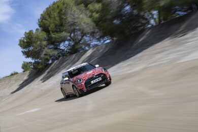 La MINI John Cooper Works elettrica debutta al Goodwood Festival of Speed