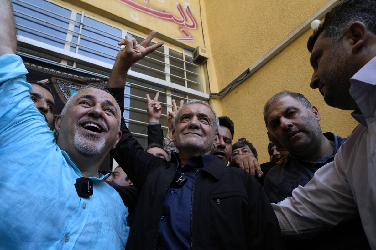 Pezeshkian nuovo presidente: l’Iran del post Raisi riparte dei riformisti