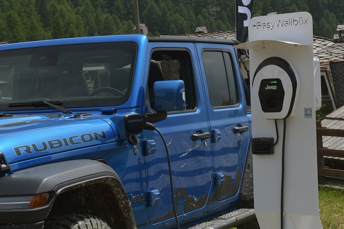 Auto elettriche: da domani prenotabile il bonus per le colonnine di ricarica Auto elettriche: da domani prenotabile il bonus per le colonnine di ricarica
