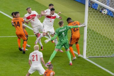 Ascolti, il calcio inchioda tutti davanti alla tv: Olanda-Turchia al 32,7%