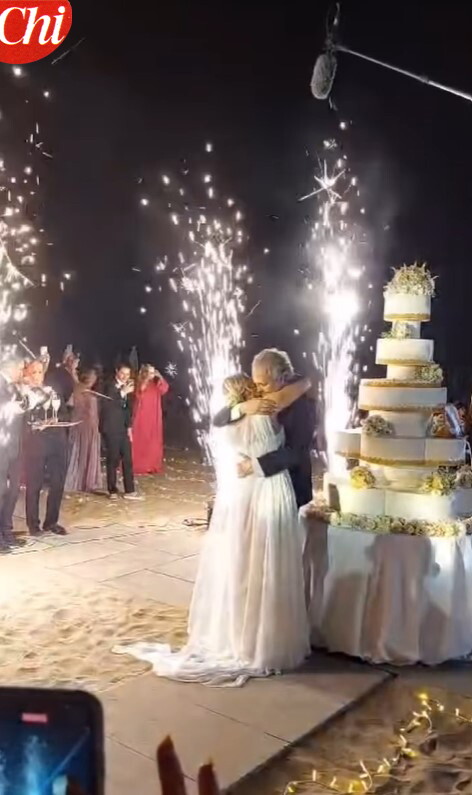 Simone Ventura si sposa, caos bouquet: Valeria Marini e la lite con un ospite