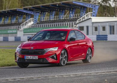 Oliver Solberg prova la nuova Skoda Octavia RS