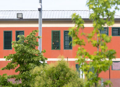 Carceri: notte di disordini, incendio all’istituto milanese Beccaria