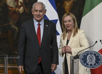 Israele, Meloni sente Netanyahu: “Rilascio ostaggi e cessate il fuoco”