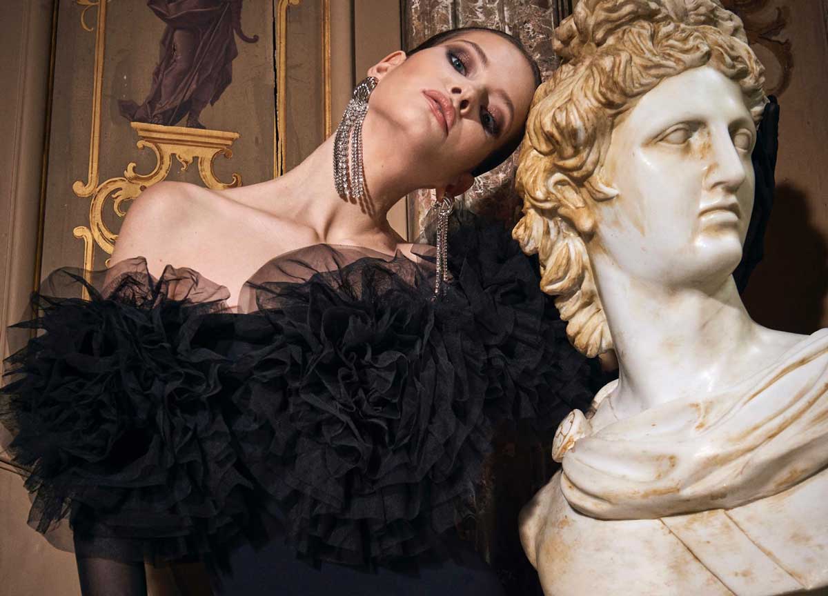La nobile vanità delle spose in piazza del Campidoglio: sfila Giacinta Ruspoli La nobile vanità delle spose in piazza del Campidoglio: sfila Giacinta Ruspoli