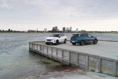 PEUGEOT nuovo E-5008: il SUV elettrico 7 posti con autonomia da record