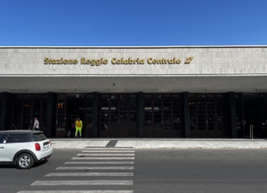 RFI: 5 stazioni ferroviarie a meno di 3 Km dalla costa