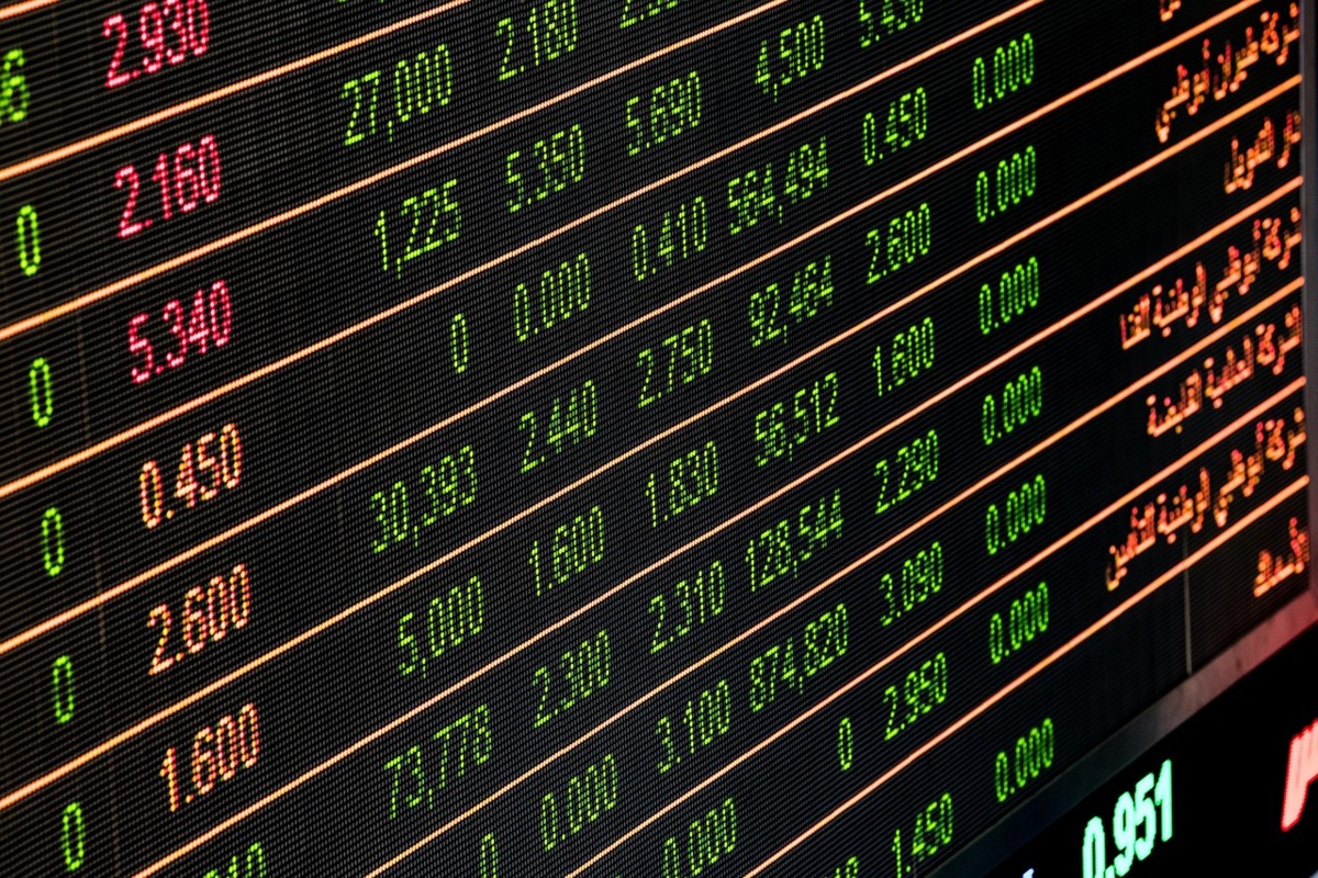 Borse europee miste, Parigi negativa. A Milano corrono i titoli bancari Borse europee miste, Parigi negativa. A Milano corrono i titoli bancari