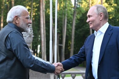 Modi in Russia dal “caro amico” Putin: “Doloroso vedere morire i bambini”