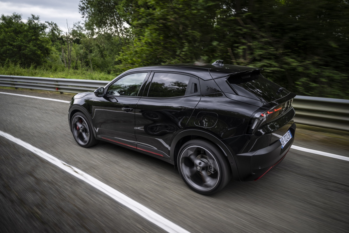 Alfa Romeo Junior 280 VELOCE: la nuova frontiera della sportività elettrica