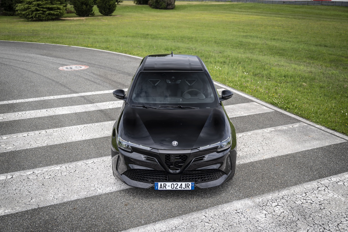 Alfa Romeo Junior 280 VELOCE: la nuova frontiera della sportività elettrica