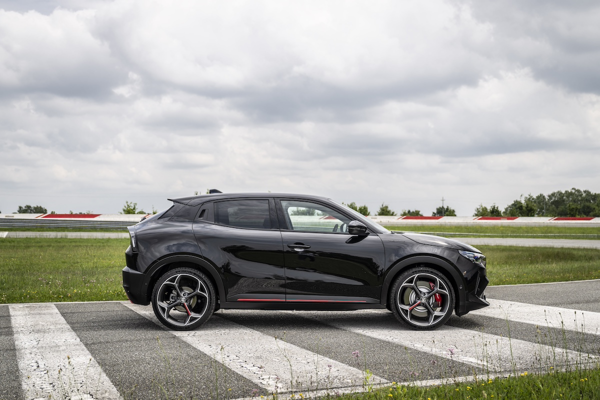 Alfa Romeo Junior 280 VELOCE: la nuova frontiera della sportività elettrica