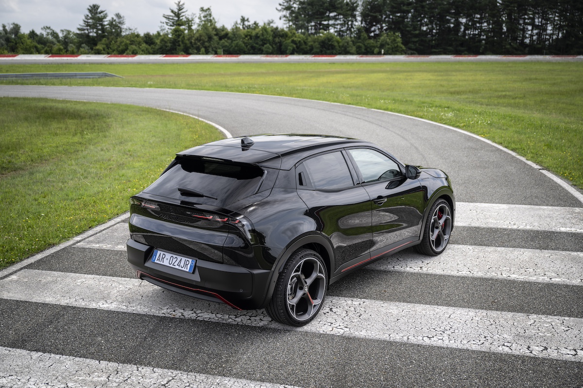 Alfa Romeo Junior 280 VELOCE: la nuova frontiera della sportività elettrica