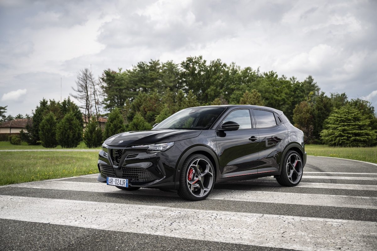 Alfa Romeo Junior 280 VELOCE: la nuova frontiera della sportività elettrica