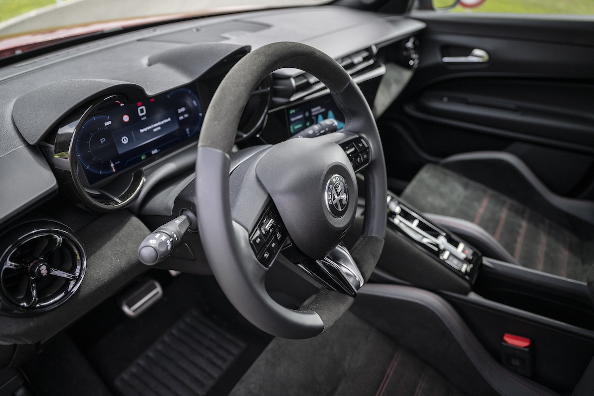 Alfa Romeo Junior 280 VELOCE: la nuova frontiera della sportività elettrica