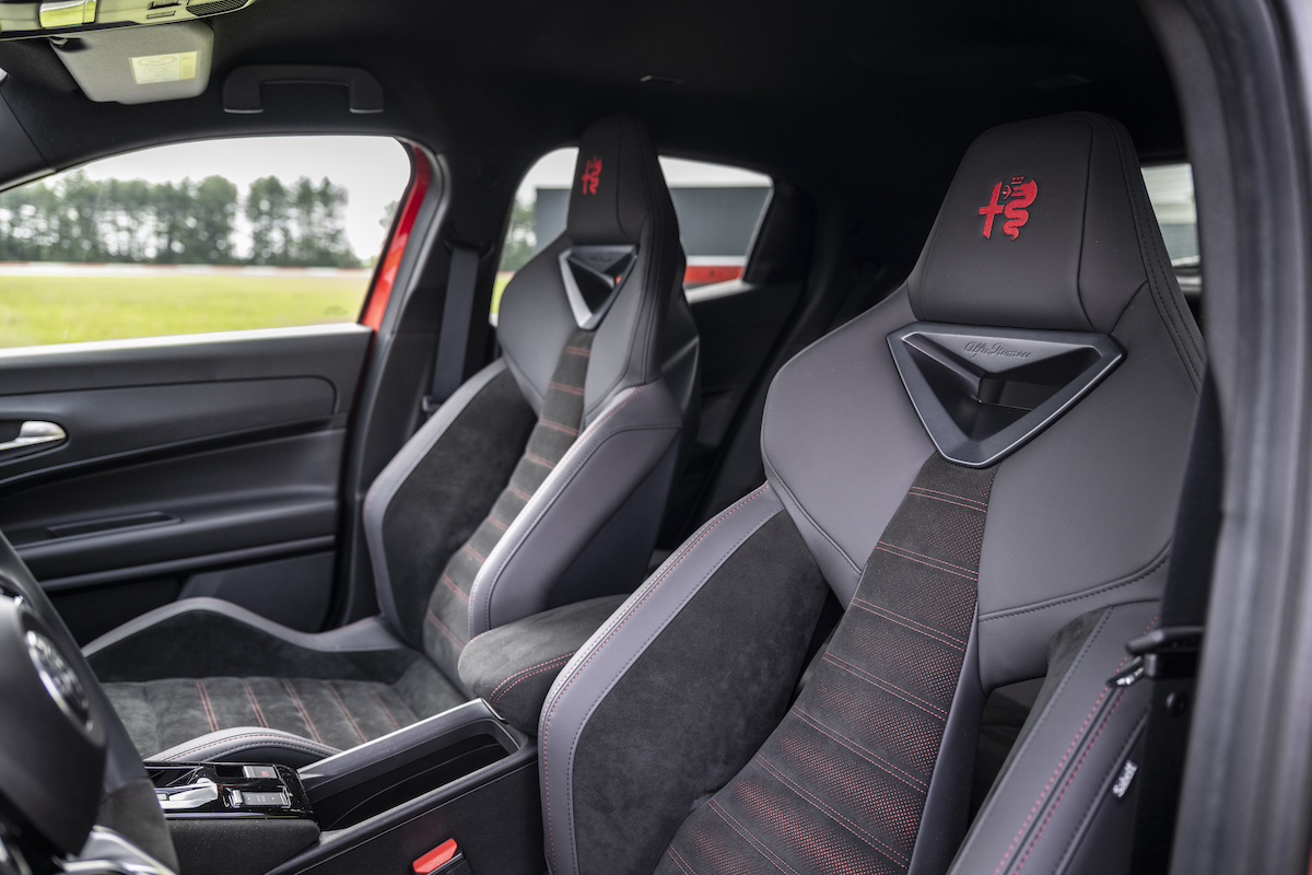 Alfa Romeo Junior 280 VELOCE: la nuova frontiera della sportività elettrica