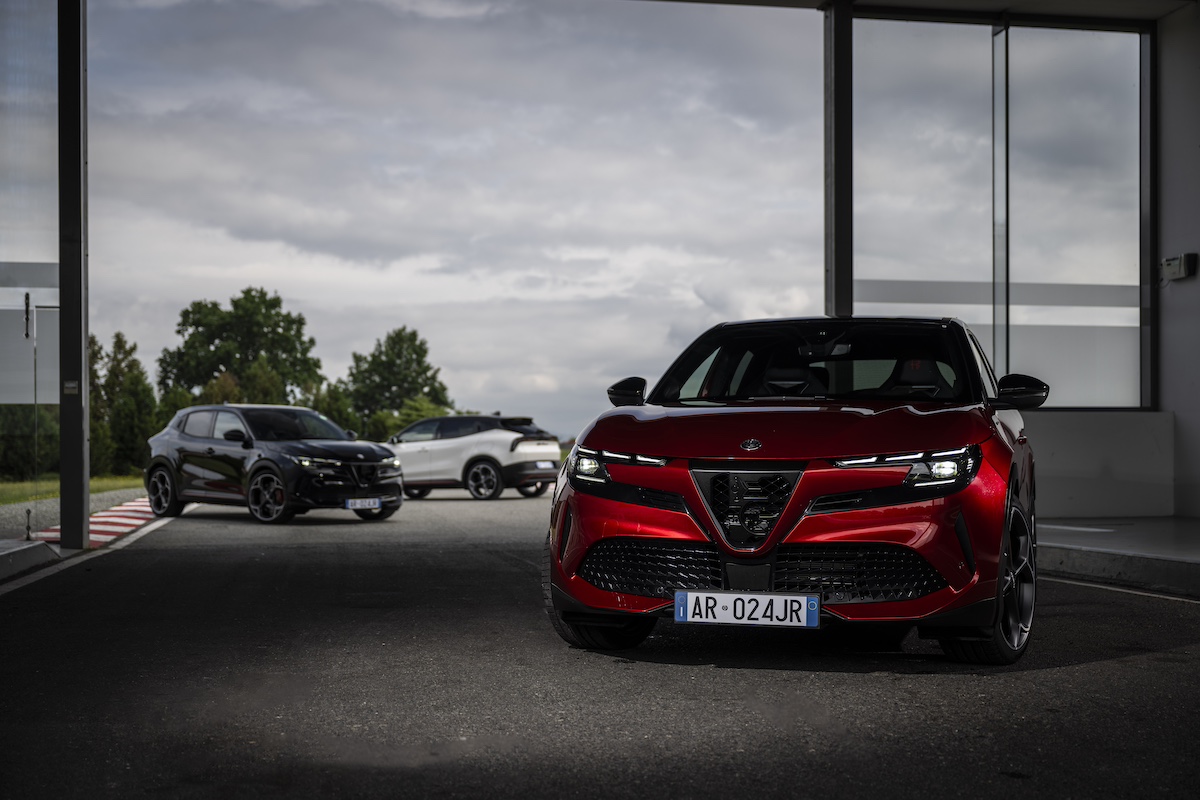 Alfa Romeo Junior 280 VELOCE: la nuova frontiera della sportività elettrica