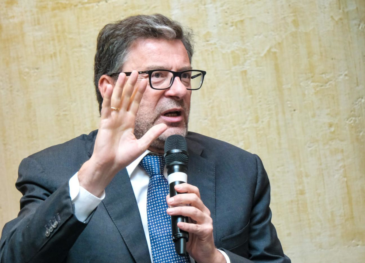 Fisco, Giorgetti: “Autonomia dei comuni salita al 38%. Flop riscossione” Fisco, Giorgetti: “Autonomia dei comuni salita al 38%. Flop riscossione”