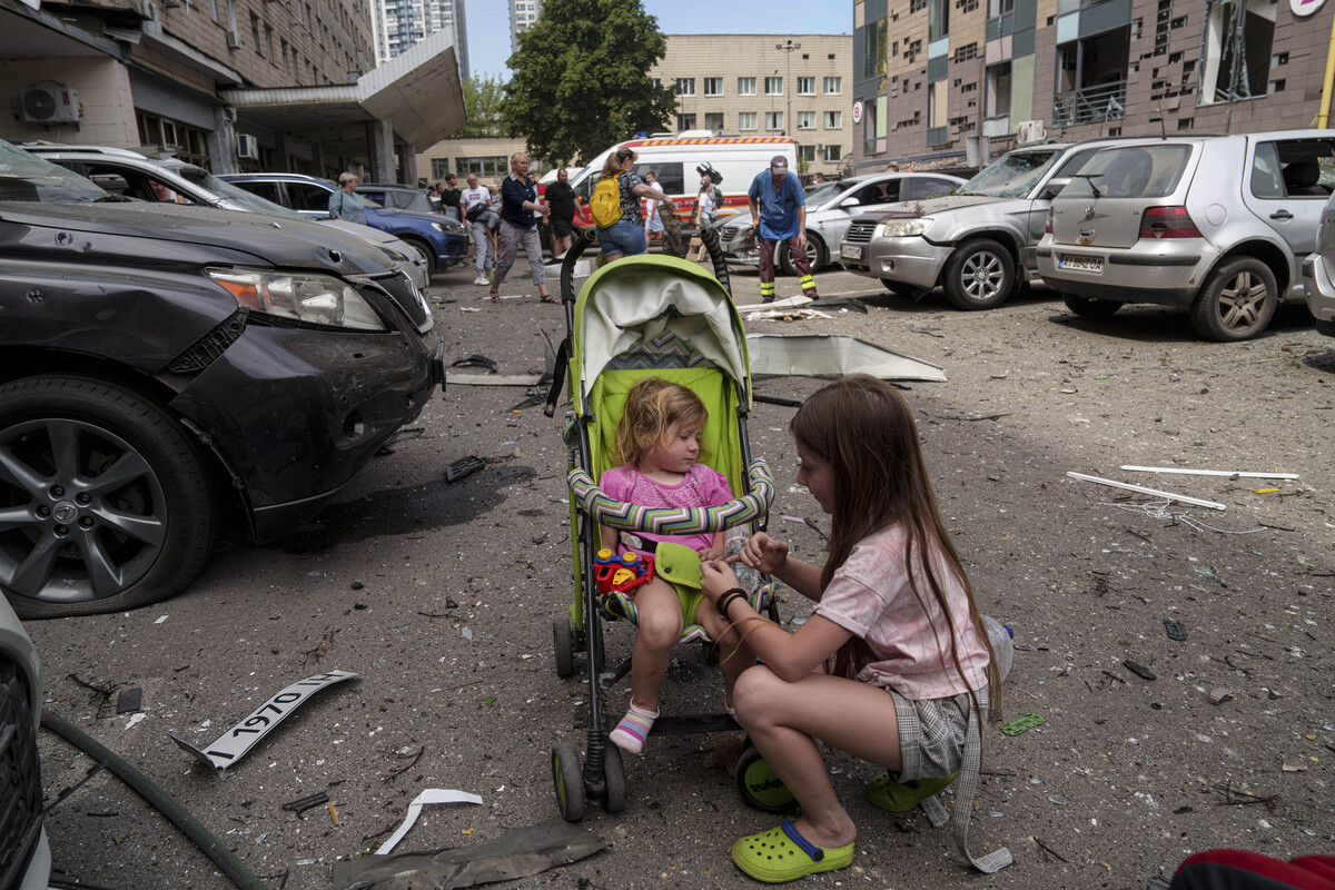 Kiev, il dramma dell’ospedale pediatrico. “Bimbi malati di cancro all’estero”