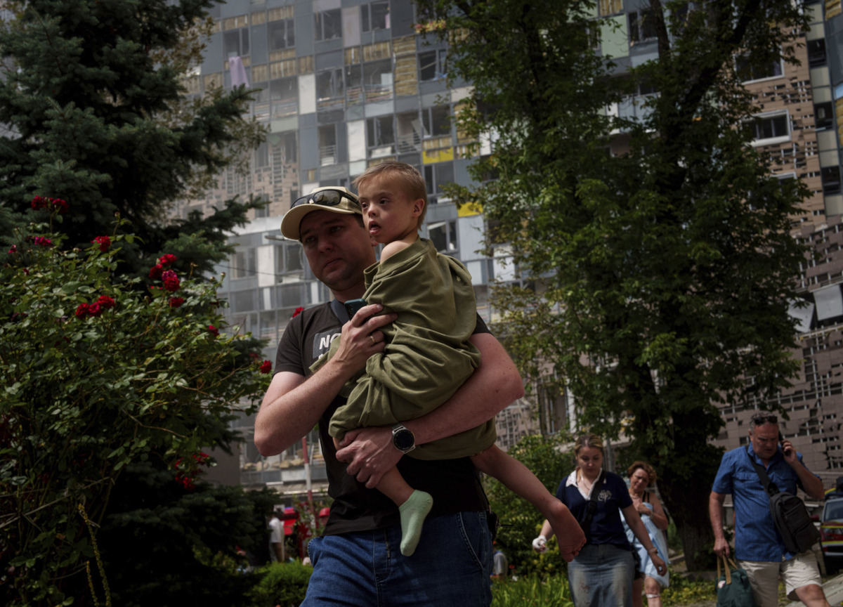 Kiev, il dramma dell’ospedale pediatrico. “Bimbi malati di cancro all’estero”