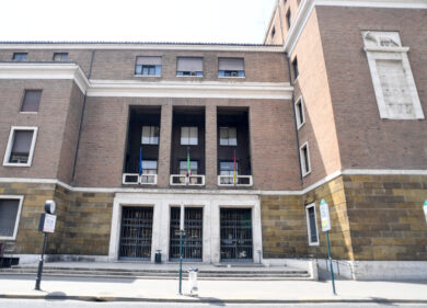 Roma città dei pazzi: la signora Mala Vita risiede negli uffici del Comune