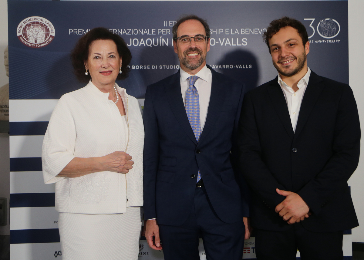 Premio Navarro-Valls assegnato a Lina Tombolato Doris e Nicolò Govoni
