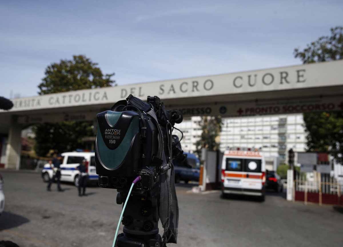 Alda Fendi, la paura: cade in casa a Palmarola, in eliambulanza al Gemelli Alda Fendi, la paura: cade in casa a Palmarola, in eliambulanza al Gemelli
