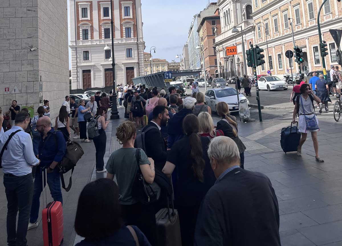 Primati di Roma: sporcizia, degrado e taxi introvabili. A dicembre il Giubileo
