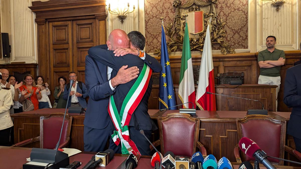 Vito Leccese proclamato ufficialmente Sindaco di Bari: la fascia da Decaro