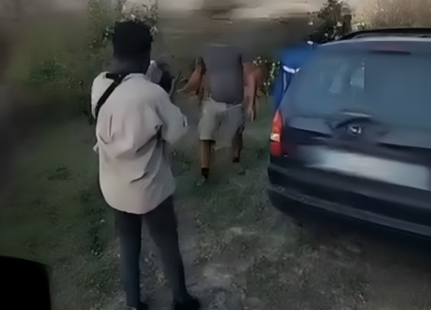 Altro che civiltà, Langhe: braccianti sfruttati colpiti con bastoni di ferro