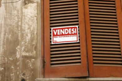 Immobiliare, impossibile comprare casa: boom dei prezzi. Soprattutto a Napoli