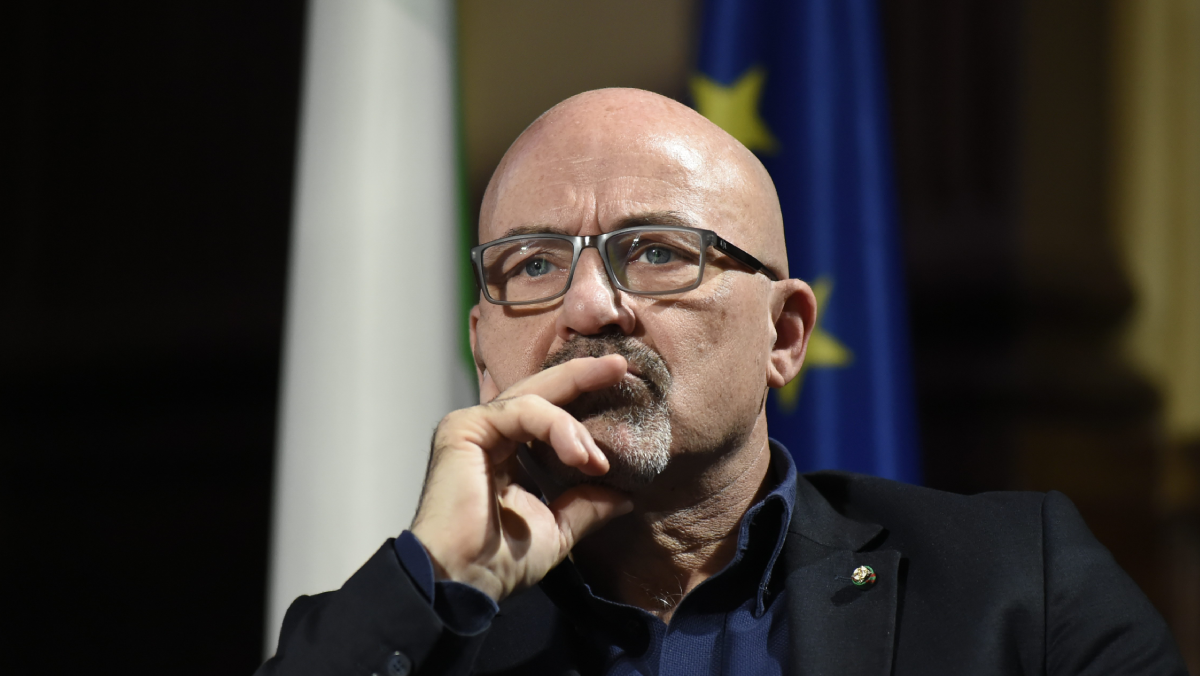 Leonardo, assegno d’oro per Cingolani: l’ex Ad incassa oltre 4 milioni di euro di buonuscita Leonardo, assegno d’oro per Cingolani: l’ex Ad incassa oltre 4 milioni di euro di buonuscita