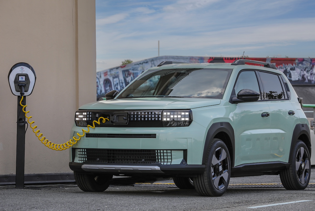 FIAT svela la nuova Grande Panda: ritorno al futuro con design italiano FIAT svela la nuova Grande Panda: ritorno al futuro con design italiano