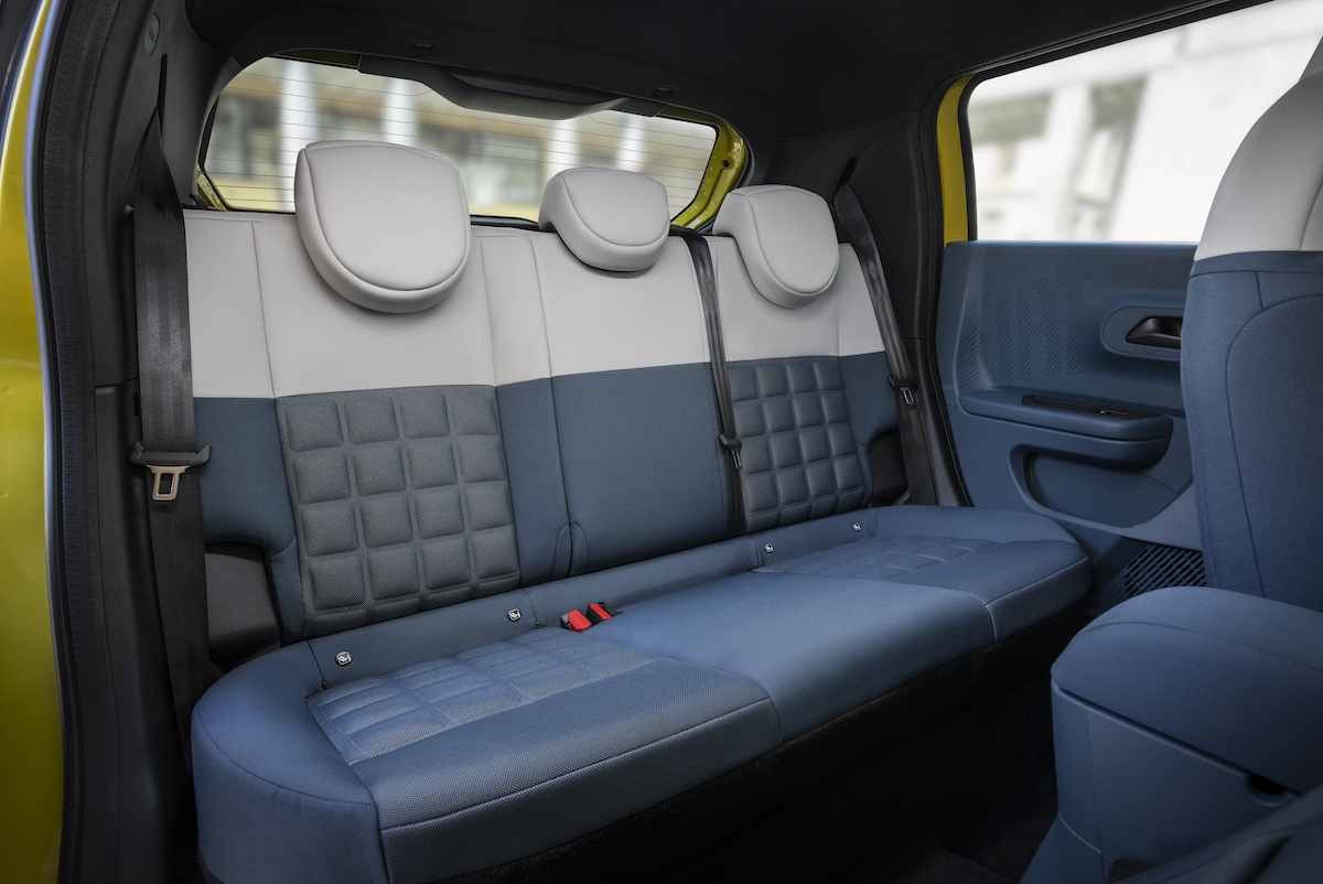 FIAT svela la nuova Grande Panda: ritorno al futuro con design italiano FIAT svela la nuova Grande Panda: ritorno al futuro con design italiano