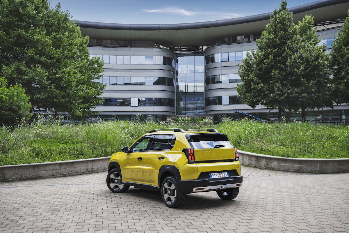FIAT svela la nuova Grande Panda: ritorno al futuro con design italiano FIAT svela la nuova Grande Panda: ritorno al futuro con design italiano