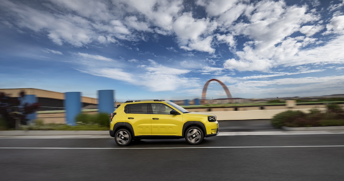 FIAT svela la nuova Grande Panda: ritorno al futuro con design italiano FIAT svela la nuova Grande Panda: ritorno al futuro con design italiano