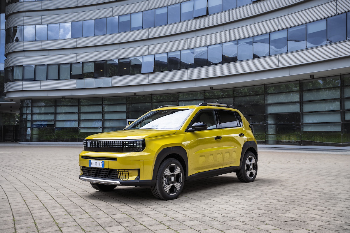 FIAT svela la nuova Grande Panda: ritorno al futuro con design italiano FIAT svela la nuova Grande Panda: ritorno al futuro con design italiano