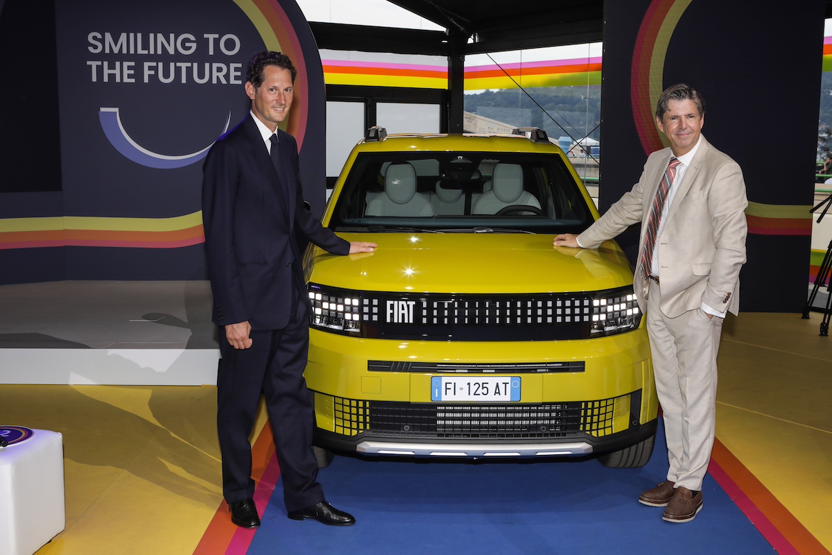 FIAT svela la nuova Grande Panda: ritorno al futuro con design italiano FIAT svela la nuova Grande Panda: ritorno al futuro con design italiano