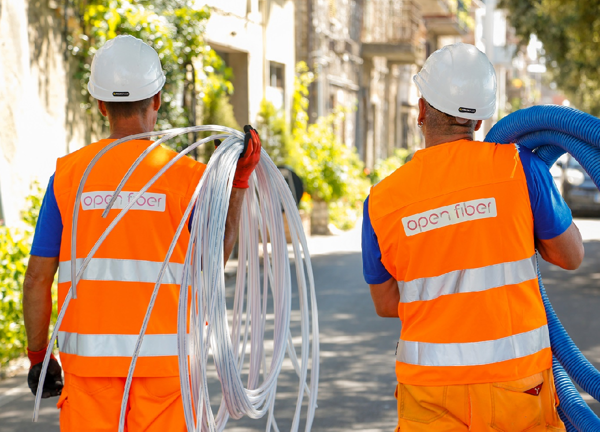 Open Fiber, Piano Italia a 1 Giga: la fibra ottica arriva a Monteparano Open Fiber, Piano Italia a 1 Giga: la fibra ottica arriva a Monteparano