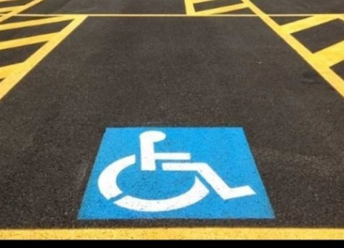 Disabili, addio ai pass: contro i furbetti arrivano i sensori sotto le auto