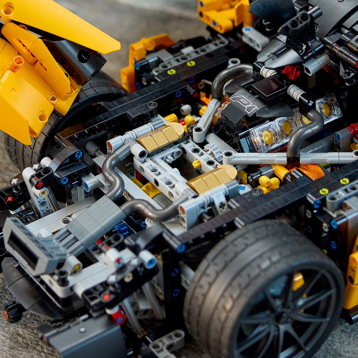 Scopri la LEGO Technic McLaren P1™: La Hypercar da costruire Scopri la LEGO Technic McLaren P1™: La Hypercar da costruire