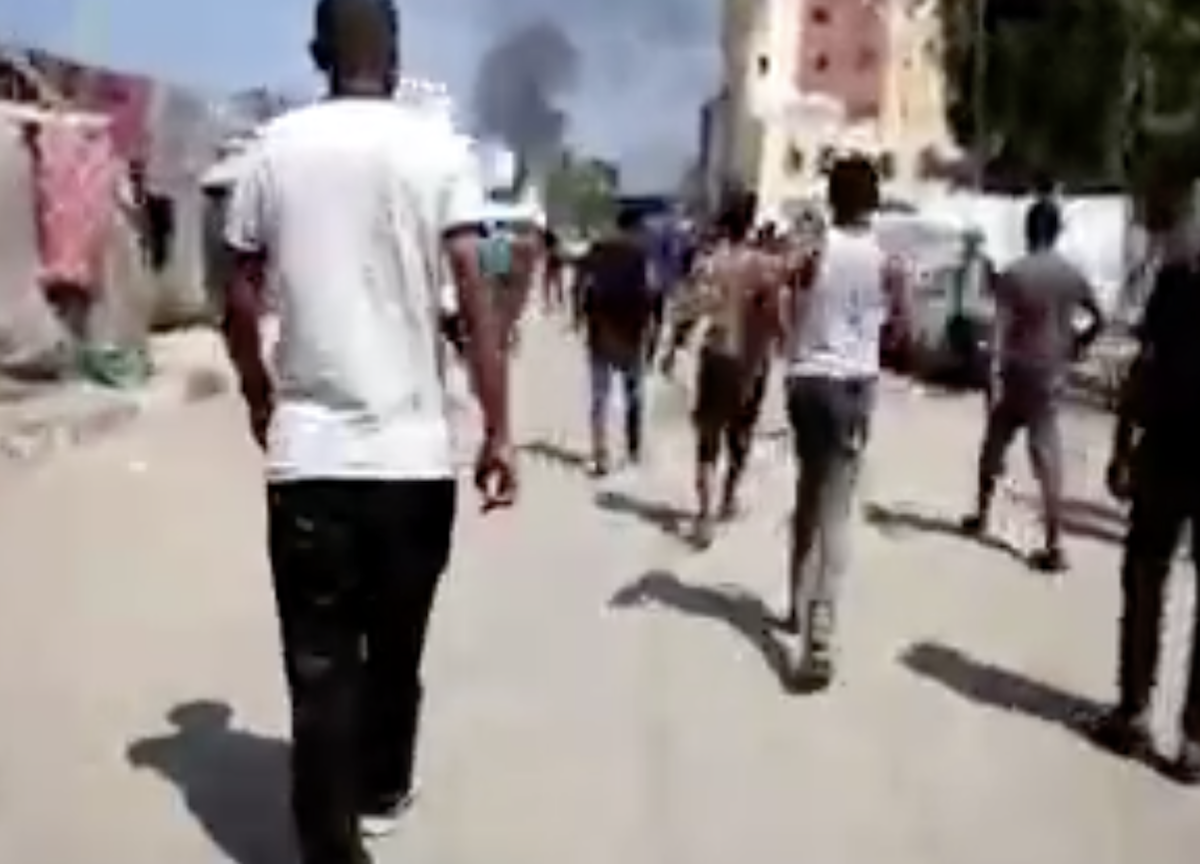 Raid su Khan Younis, Israele bombarda Gaza. Decine di vittime. Immagini forti Raid su Khan Younis, Israele bombarda Gaza. Decine di vittime. Immagini forti