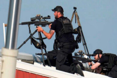 Attentato a Trump, dubbi sulla sicurezza: “Il cecchino non è stato fermato”