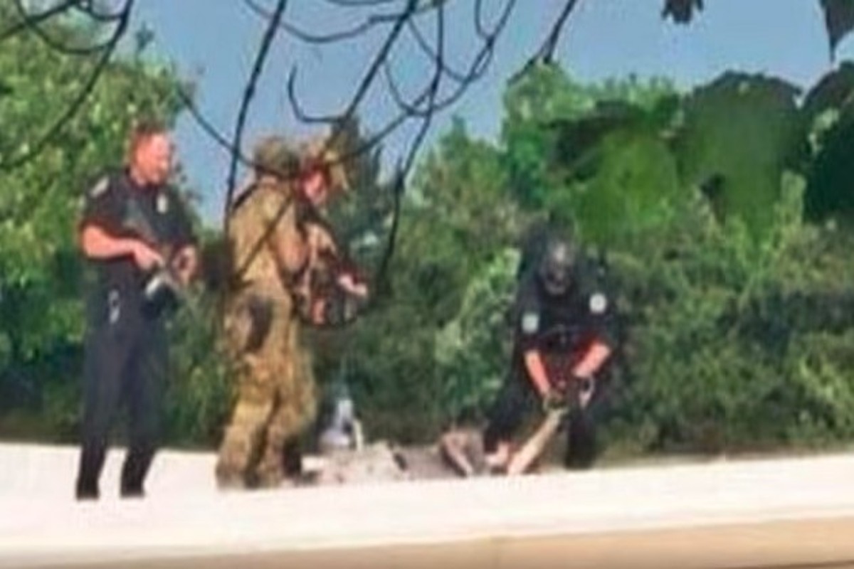 Attentato a Trump, il corpo del killer neutralizzato dai servizi segreti Usa Attentato a Trump, il corpo del killer neutralizzato dai servizi segreti Usa