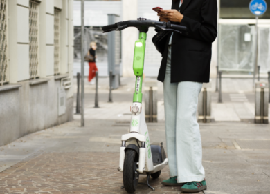 Lime torna a Milano: in arrivo 2000 monopattini elettrici per l’estate