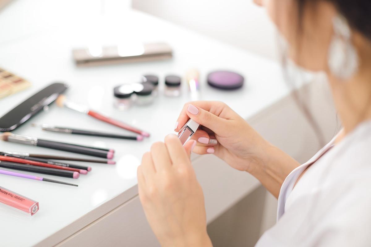 Sostanze tossiche nei cosmetici, decine di sequestri: i marchi da evitare Sostanze tossiche nei cosmetici, decine di sequestri: i marchi da evitare
