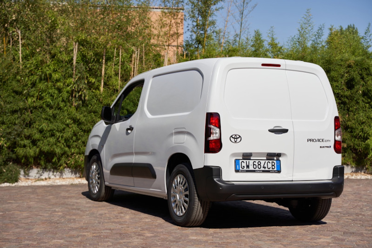 Toyota lancia il nuovo PROACE Electric e PROACE CITY Electric Toyota lancia il nuovo PROACE Electric e PROACE CITY Electric
