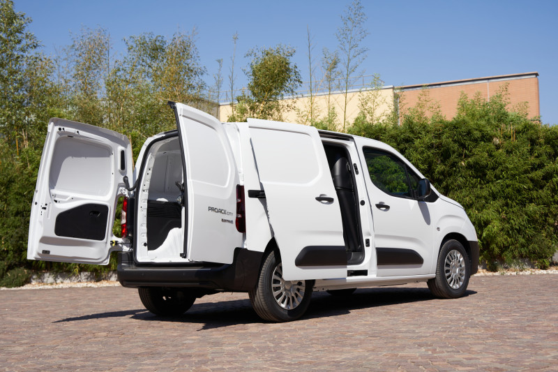Toyota lancia il nuovo PROACE Electric e PROACE CITY Electric Toyota lancia il nuovo PROACE Electric e PROACE CITY Electric